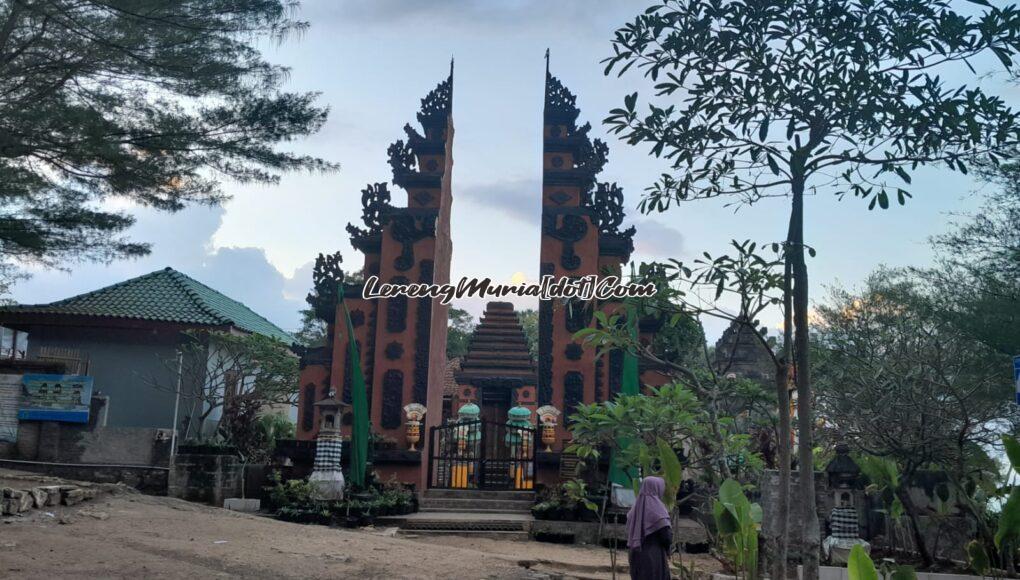 Foto salah satu Pura Hindu di Pantai Ngobaran