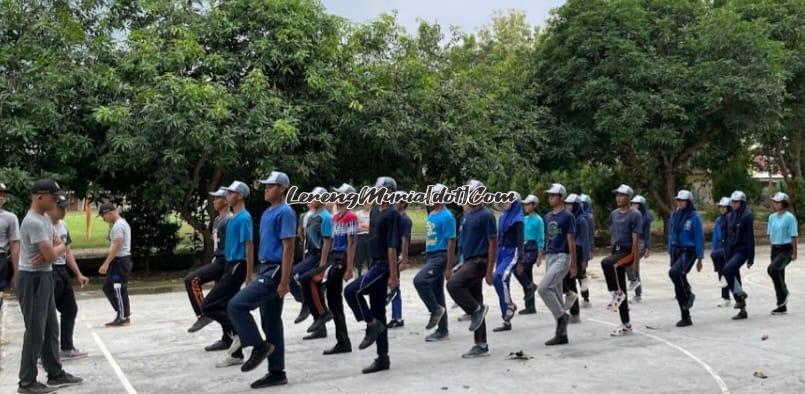 Foto Tim Kobra sedang latihan variasi gerakan