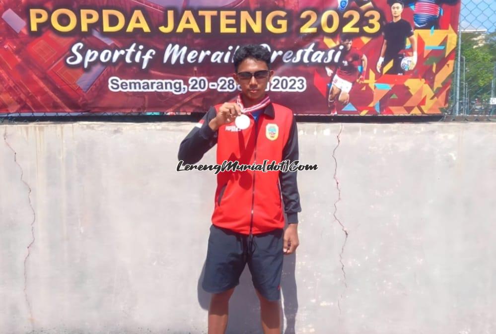 Foto Andika Rizqi Putra Pratama atlet tenis lapangan kebanggan SMAN 3 Pati