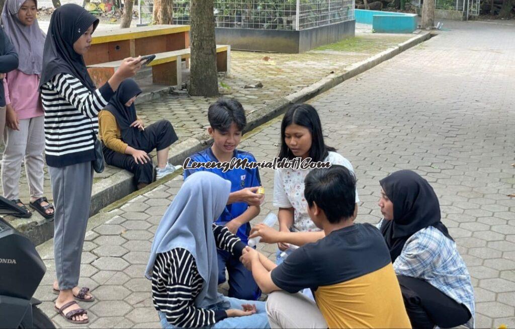 Foto siswa PMR persiapan tampil di MPLS SMAN 3 Pati