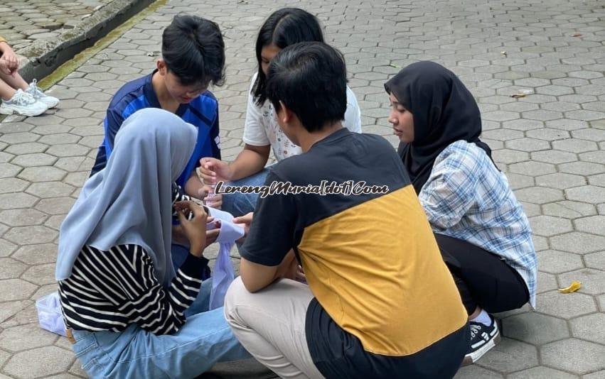 Foto latihan drama membidai P3K korban kecelakaan lalu lintas