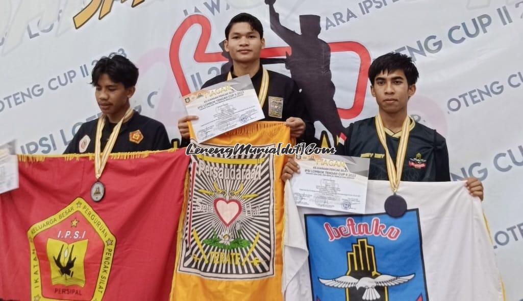 Foto salah satu atlet SH Terate Lombok Tengah (tengah) menjadi juara 1