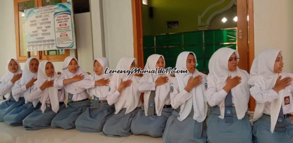 Foto siswa Rohis Al Falah SMAN 3 Pati siap menampilkan tari saman di MPLS