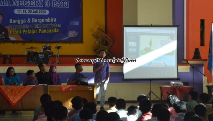 Foto pemberian materi kepramukaan oleh Pradana Putra Andrea dalam MPLS SMAN 3 Pati | LERENG MURIA Foto pemberian materi kepramukaan oleh Pradana Putra Andrea dalam MPLS SMAN 3 Pati