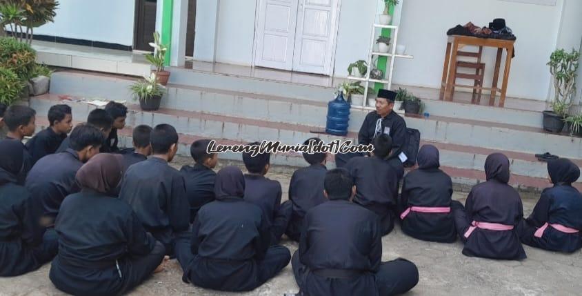 Foto pemberian Ke-SH-an oleh Wakil Ketua I Eko Wahono | LERENG MURIA Foto pemberian Ke-SH-an oleh Wakil Ketua I Eko Wahono