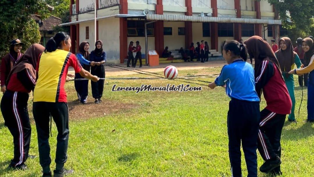 Foto game flying ball oleh peserta PTA