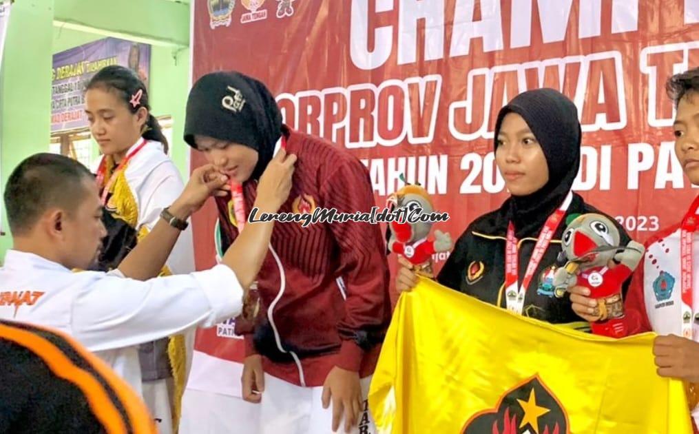 Foto Bunga Thalita (paling kanan) peraih medali perunggu Porprov 2023 cabor tarung drajat