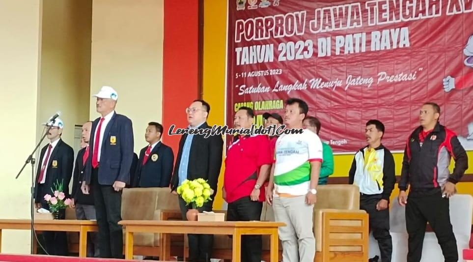 Foto pembukaan Porprov cabor karate oleh Kabid Binpres FORKI Jateng Suroso (depan bertopi)