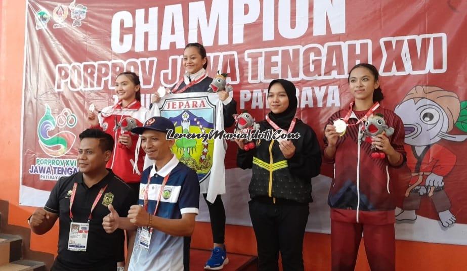 Foto Keinda Elanel Yahya (paling kanan) berhasil meraih perunggu Porprov cabor karate