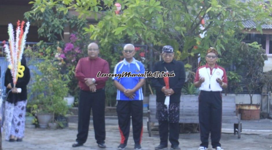 Foto Kades Kutoharjo H. Hartono (kaos biru 3 dari kiri) saat menghadiri karnaval RW 07 Perumahan Kutoharjo Pati