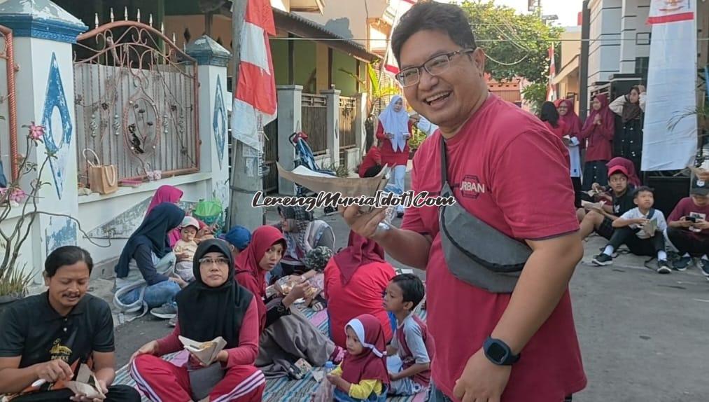 Foto warga membaur menikmati sarapan pagi bersama tanpa membedakan status sosial