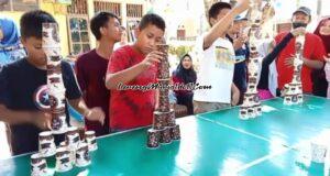 Foto anak-anak mengikuti lomba menyusun cup di Perum Kutoharjo Permai Pati memeriahkan HUT RI ke 78