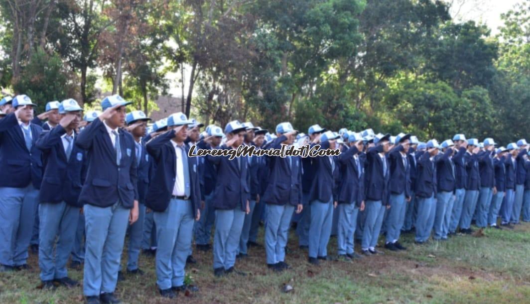 Foto siswa dengan tertib mengikuti upacara bendera HUT RI ke 78 di SMAN 3 Pati
