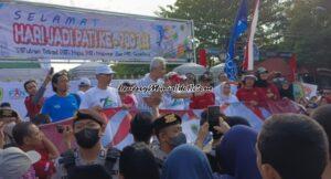 Foto Gubernur Ganjar sedang beraudiensi dengan warga pada saat peringatan Hari Anak Nasional