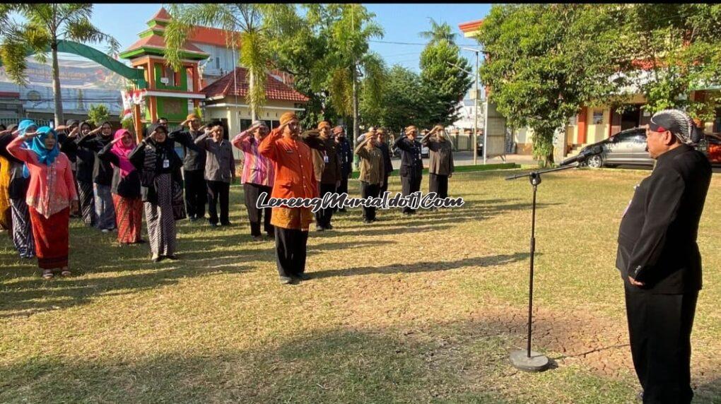 Foto upacara Hari Jadi Provinsi Jawa Tengah ke 78 di SMAN 3 Pati | LERENG MURIA Foto upacara Hari Jadi Provinsi Jawa Tengah ke 78 di SMAN 3 Pati