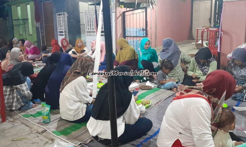 Foto warga yang ikut hadir di malam tirakatan di Blok I-2 Perum Rendole Indah Muktiharjo | LERENG MURIA Foto warga yang ikut hadir di malam tirakatan di Blok I-2 Perum Rendole Indah Muktiharjo