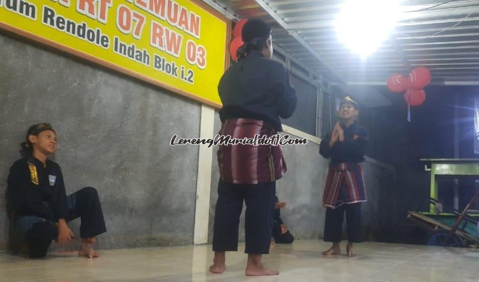 Foto penampilan Pencak Silat SH Terate ikut memeriahkan malam tirakatan HUT RI ke 78 | LERENG MURIA Foto penampilan Pencak Silat SH Terate ikut memeriahkan malam tirakatan HUT RI ke 78