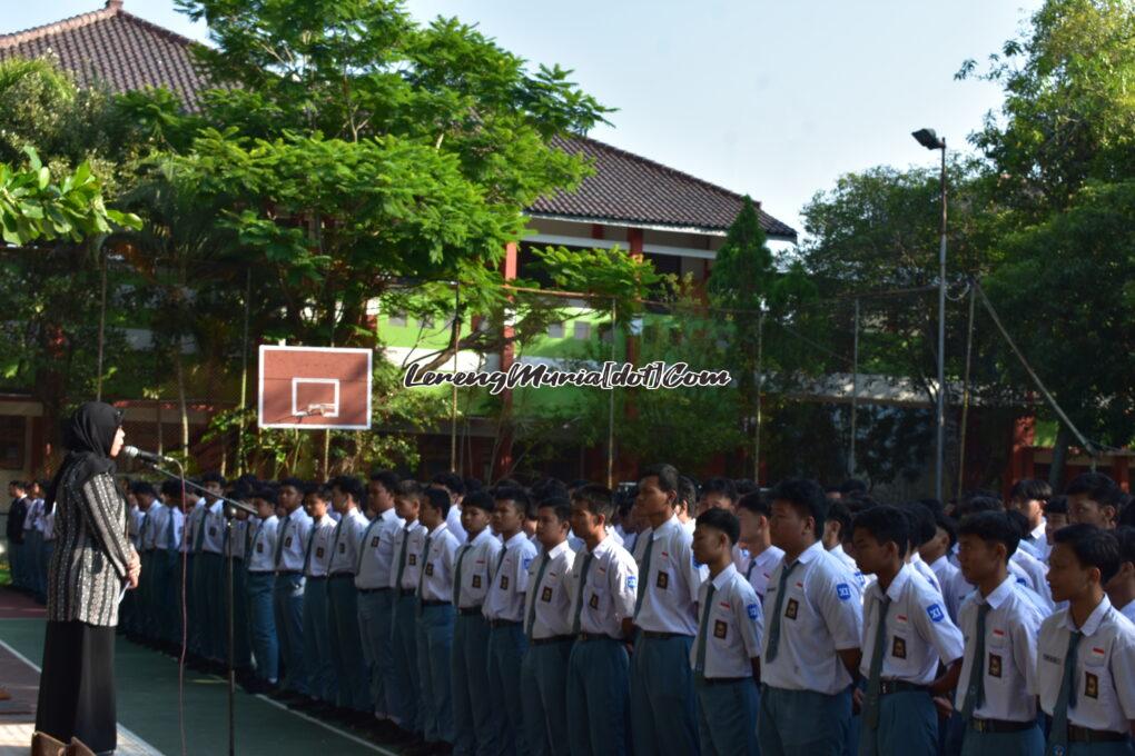 Foto apel sebelum acara Pemilos/MPK dengan pembina Waka Humas SMAN 3 Pati Jumiarsih,S.Pd., M.Pd.