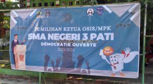 Foto banner Pemilos/MPK SMAN 3 Pati di Lapangan Basket SMAN 3 Pati