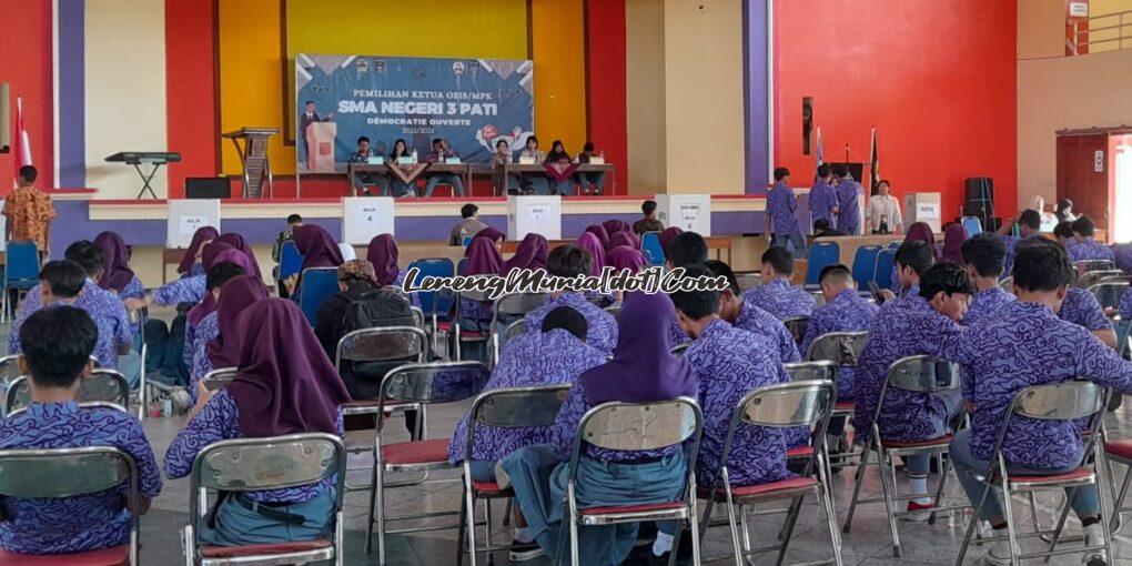 Foto suasana pemungutan suara Pemilos/MPK SMAN 3 Pati di Auditorium