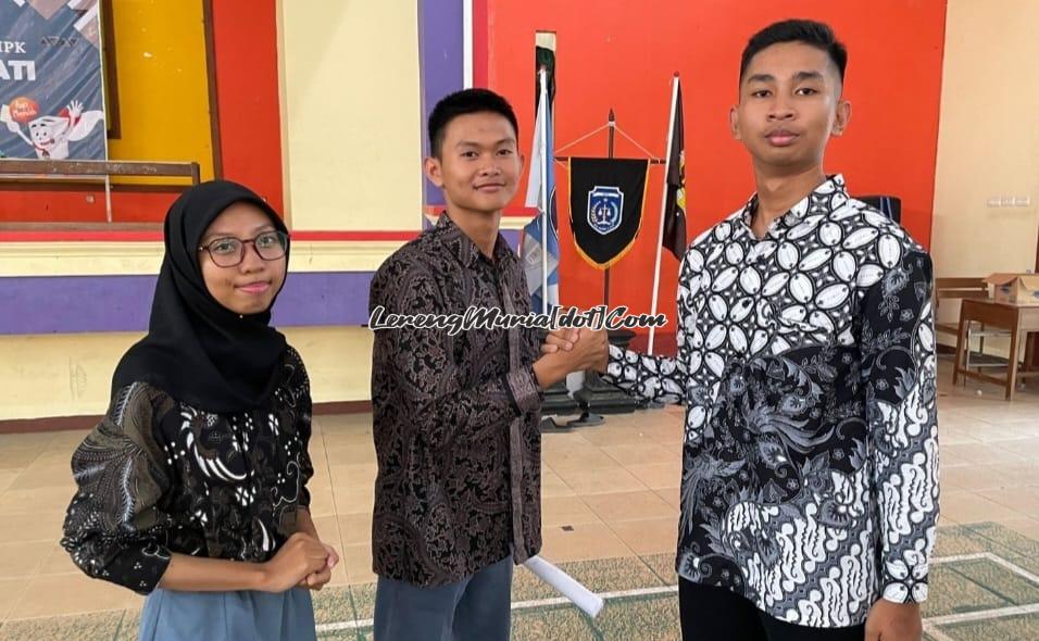 Foto ucapan selamat dari Ketua OSIS Kak Bima kepada Wildan/Fatikha yang memperoleh suara tertinggi untuk Pemilos