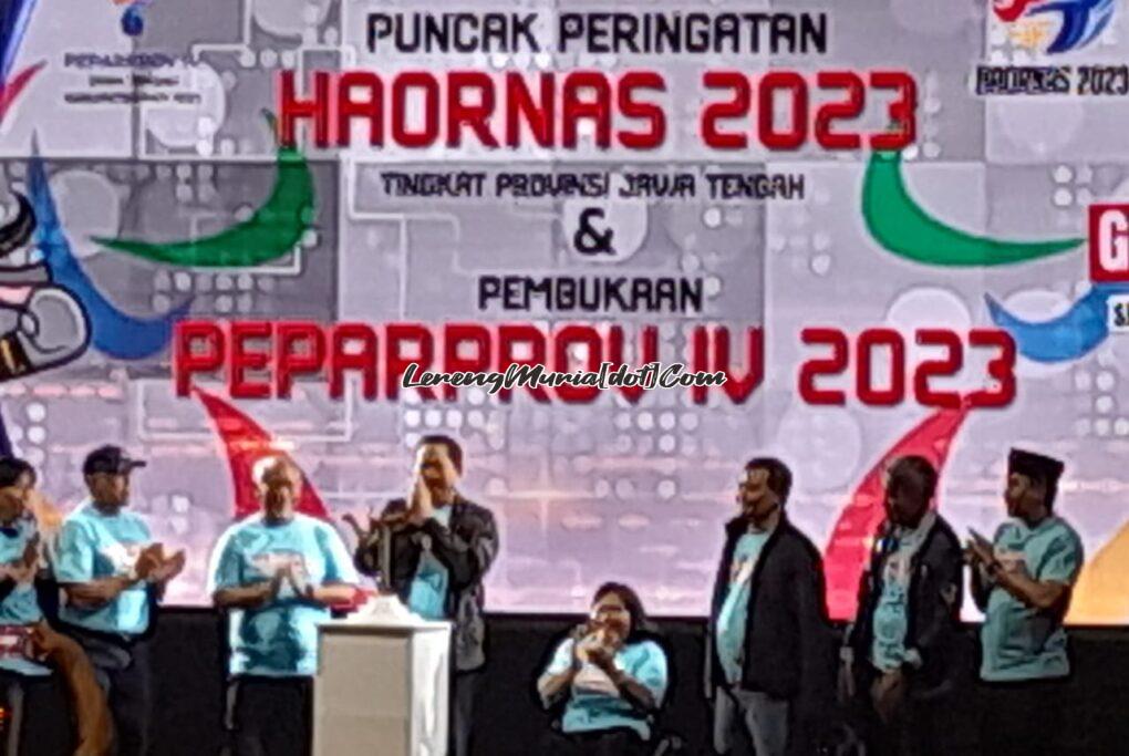 Foto pembukaan Peparprov Jateng 2023 oleh Pj. Gubernur Nana Sudjana dengan cara mencabut Keris Rambut Pinutung secara simbolis