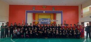 Foto bersama pesilat dan pelatih setelah kegiatan latih tanding persiapan MRO di Auditorium SMAN 3 Pati