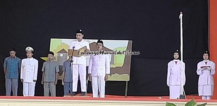 Foto penampilan drama yang bertemakan perjuangan kemerdekaan Indonesia di Gelar Karya P5 SMAN 3 Pati