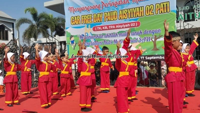 Foto penampilan pesilat Tapak Suci PAUD Aisyiyah 02 Kranggan Pati dalam CFD di Simpang Lima Pati