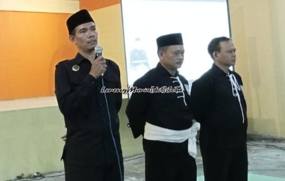 Foto Pengurus Cabang Pati dari kiri ke kanan Abdul Khalim, M.M., M.Pd.I., Muh. Sururi dan Muh. Shodikin, S.E. yang menghadiri sosialisasi peraturan pertandingan pencak silat