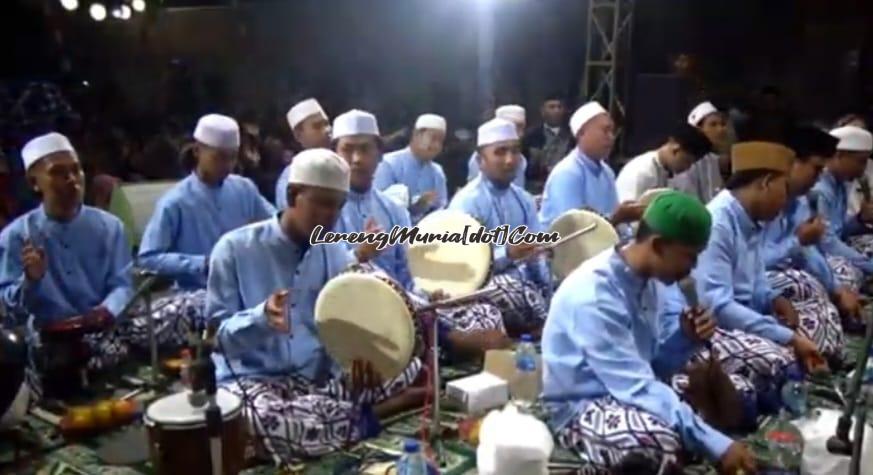 Foto grub Hadrah Syifaul Qulub Zahirmania Pati sedang mengiringi lantunan sholawat dari Habib Abdurrahman