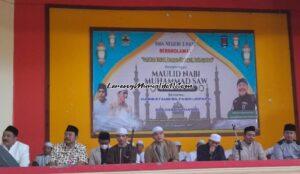 Foto peringatan Maulid Nabi Muhammad S.A.W. yang dihadiri Kepala SMAN 3 Pati Suhartono, S.Pd., M.Pd., M.Si.(2 dari kiri) dan Habib Syauqi Bil Fakih (3 dari kiri)