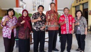 Foto bersama antara Plt. Kepala SMAN 3 Pati Kaslan, S.Pd. Mat., M.M. (4 dari kiri) dengan waka dan Ka.TU