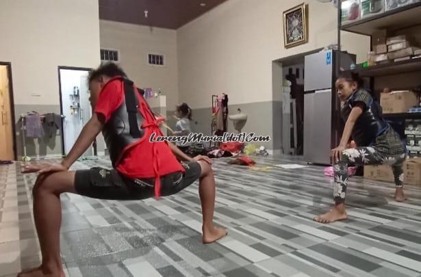 Foto pesilat dari SDN Tambakromo 02 Tambakromo Pati sedang peregangan untuk menghadapi Muria Raya Open dengan target 2 emas