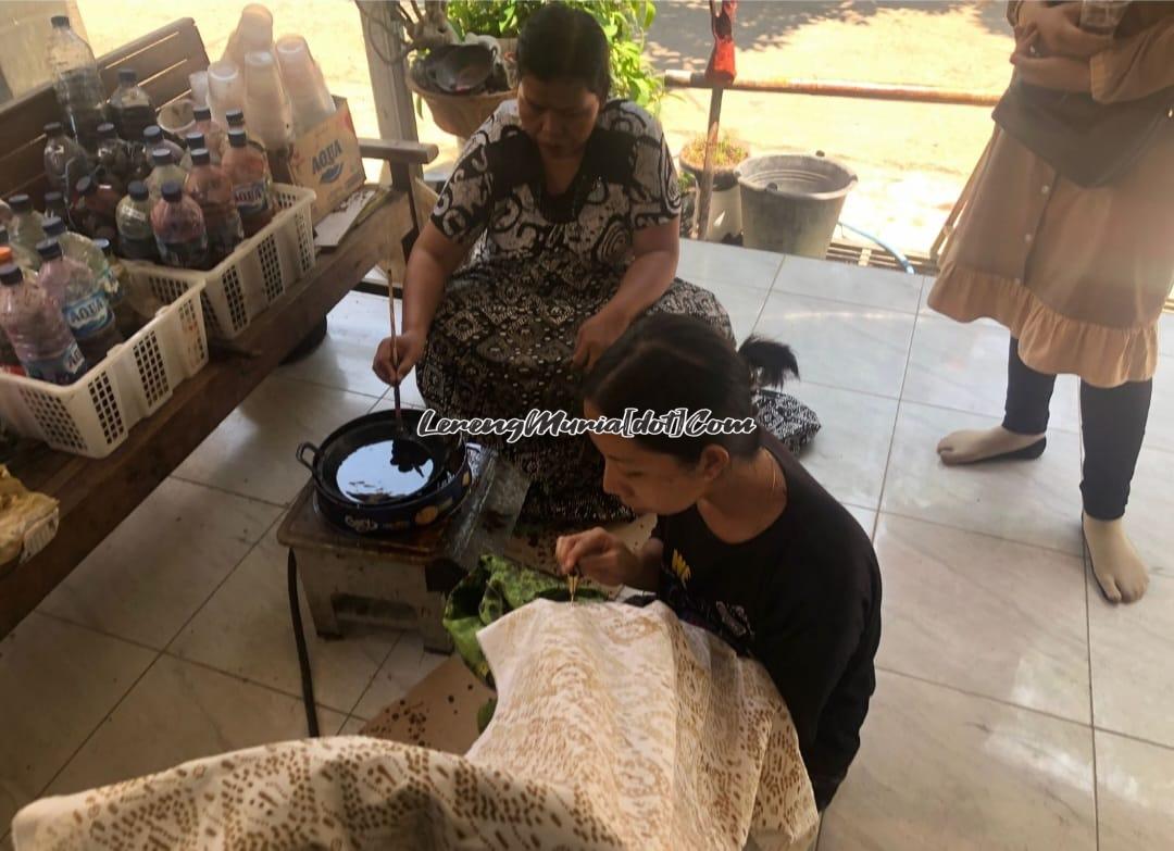 Foto proses pembuatan Batik Randu secara tradisional