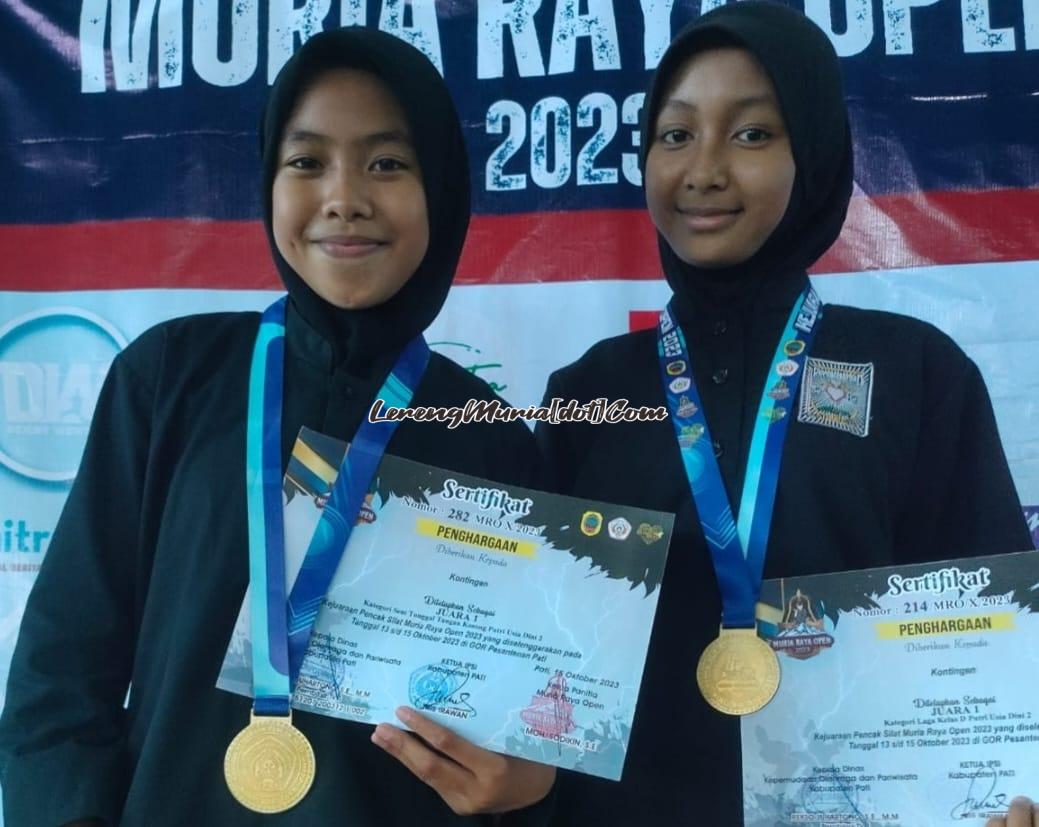 Foto  Isma Alesya Kurniawati (kiri) dan Riska Dongyi Umirta Putri (kanan) atlet SH Terate Rayon Tugu Gabus  peraih medali emas dalam Kejuaraan Pencak Silat Muria Raya Open I