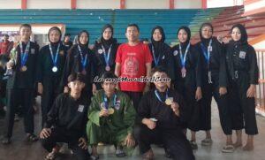 Foto atlet SMAN 3 Pati yang mempersembahkan medali dalam Muria Raya Open I 2023