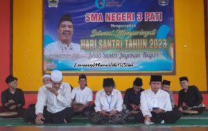 Foto Peringatan Hari Santri di SMAN 3 Pati yang menampilkan Rebana Rohis Al Falah