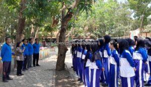 Foto penutupan LDK oleh Waka Kurikulum SMAN 3 Pati Kristina Marta W., M.Pd. didampingi segenap panitia dan guru pembimbing