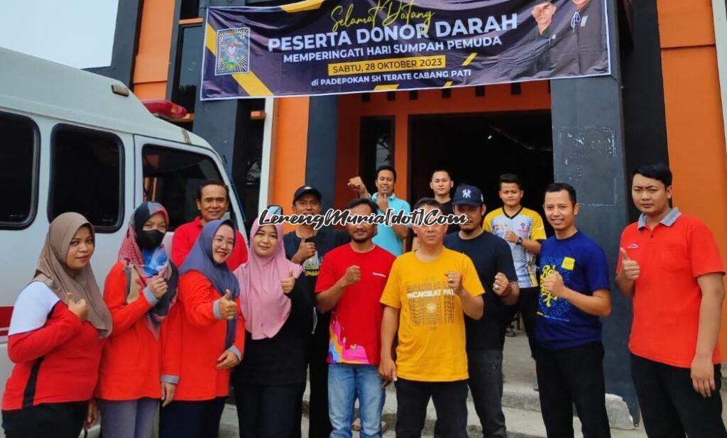 Foto panitia, warga SH Terate dan Petugas PMI Kabupaten Pati seusai kegiatan donor darah dalam rangka HSP 2023