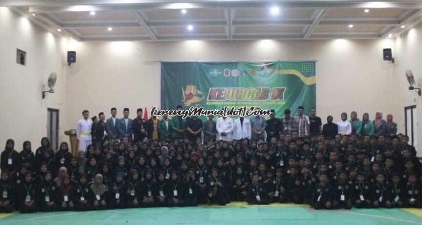 Foto tamu undangan beserta atlet potensial Pagar Nusa Pati seusai acara pembukaan