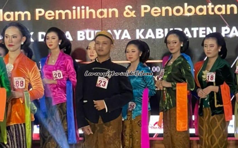 Foto Adil Rifky (3 dari kiri) pada saat parade peserta pada Lomba Mas Mbak Duta Budaya di Pendopo Kabupaten Pati