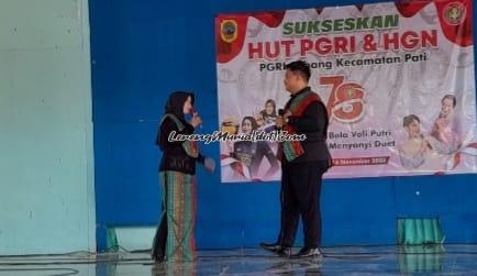 Foto penampilan peserta dari SMPN 8 Pati yang penuh penjiwaan berhasil meraih juara 3