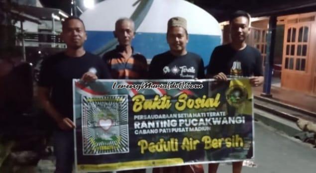 Foto Pengurus Ranting Pucakwangi menghadiri baksos air bersih di Dukuh Josag Desa Pelemgede pada malam hari