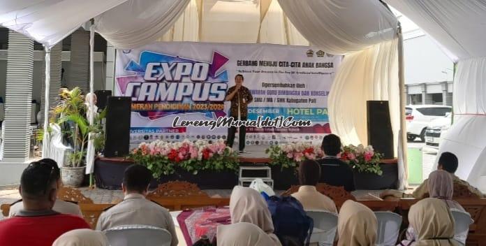 Foto Drs. Andi Suwaji saat menutup kegiatan Expo Campus 2023/2024 di Hotel Pati