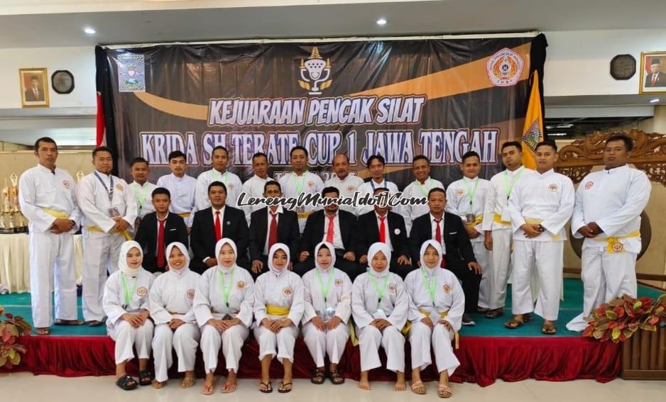 Foto wasit yuri yang siap bertugas di Kejuaraan Pencak Silat Krida SH Terate Cup I Jawa Tengah