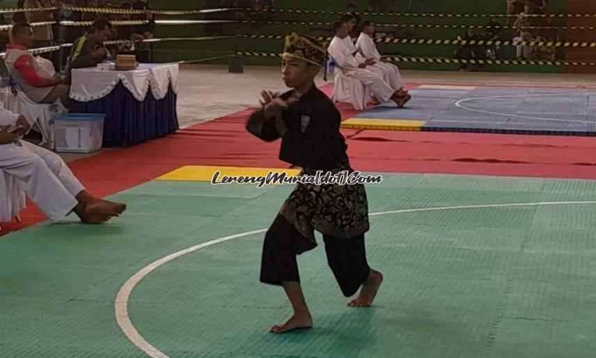 Foto Rajendra Pramana Khair yang mempersembahkan medali  medali emas untuk SMPN 3 Pati