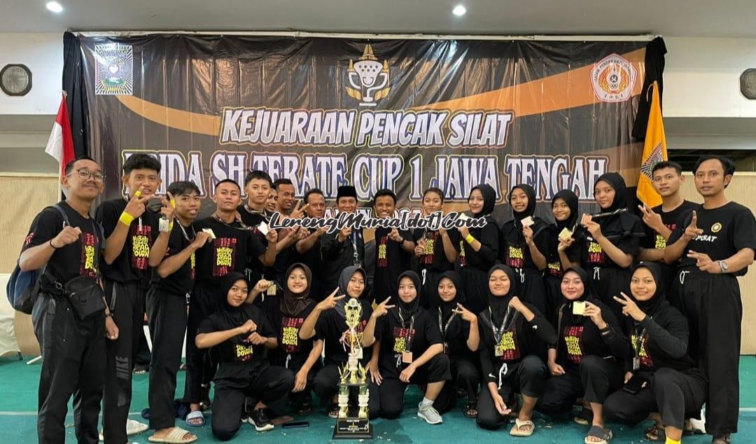 Foto atlet dan pelatih Pati dalam Kejuaraan Pencak Silat Krida SH Terate Cup I Jateng 2023