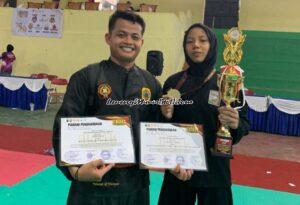 Foto Keyra Mayla Putri Adisti (kanan) atlet SH Terate Cabang Pati Pusat Madiun menjadi pesilat putri terbaik pra remaja Rembang Championship bersama pelatih Aji Firmansyah (kiri)