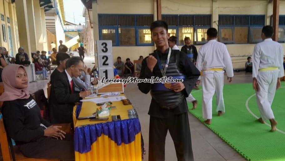 Foto atlet SMPN 4 Pati Muhammad Rizki Febrian yang berhasil meraih medali emas di kelas F putra